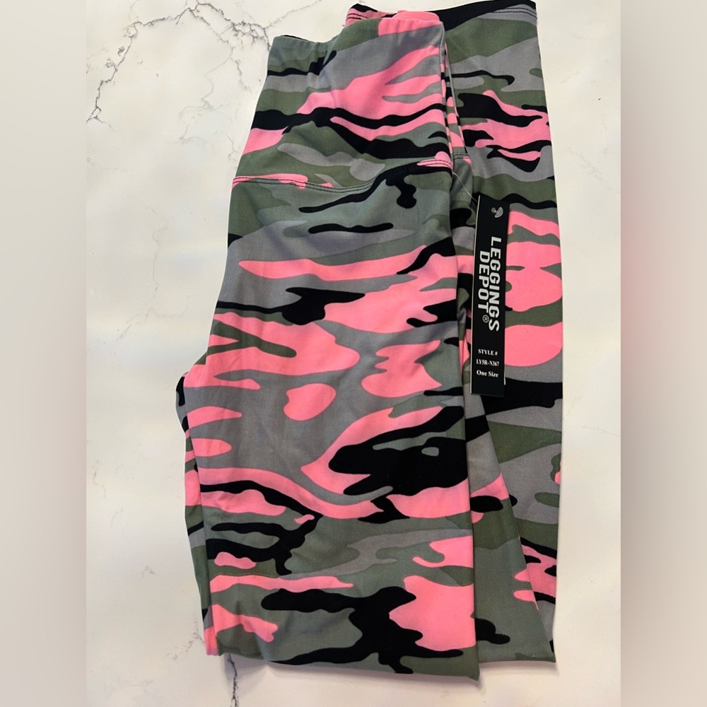 NWT Leggings Depot one size fits all pink, olive, and grey camouflage leggings